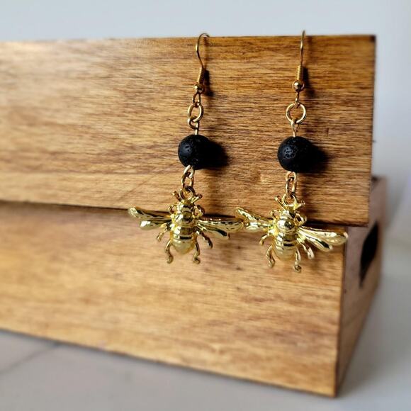 Handmade Gold-tone 'Eclipse" Bee Earrings - Picture 2 of 2